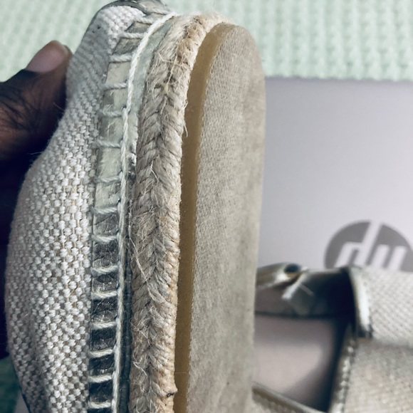 Steve Madden woven espadrilles. Tan and gold. Never worn size 8 - Picture 7 of 10